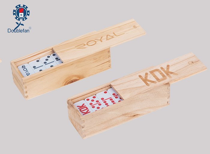 D6 WOODEN CUSTOMIZED LOGO